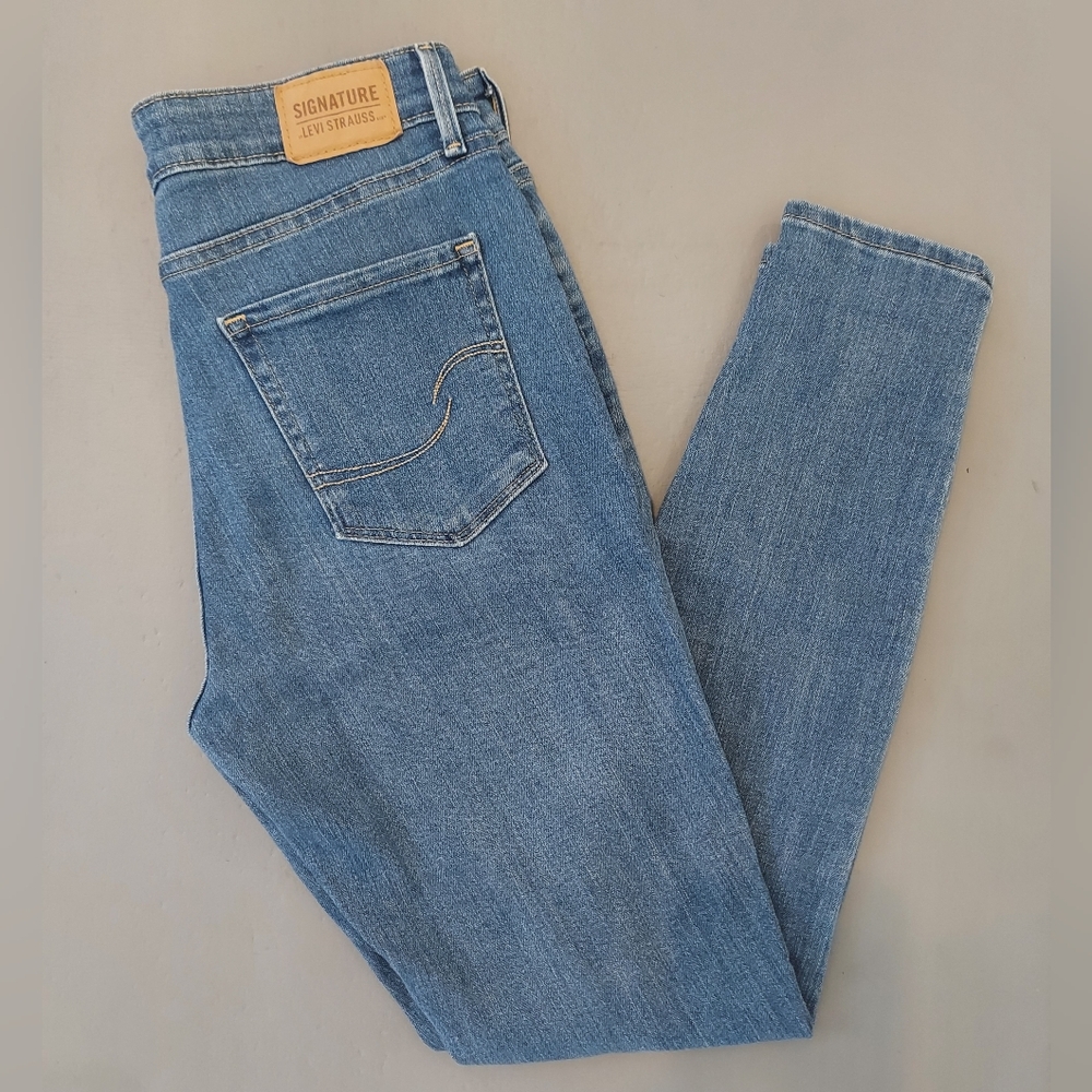 Signature Mid-Rise Skinny by Levi Strauss Women's Jeans